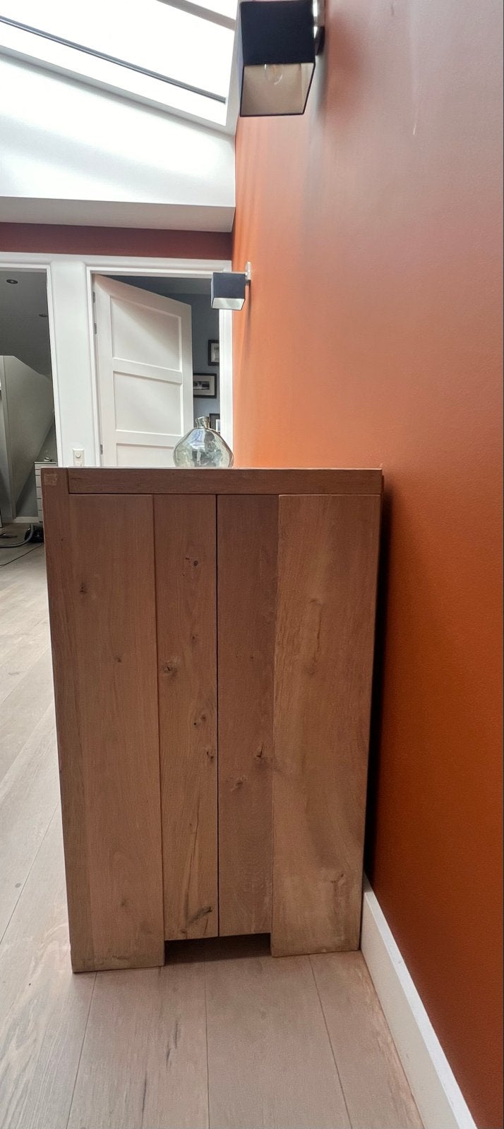 Foto 4 van Houten dressoir met lades en deuren - lichte beschadigi