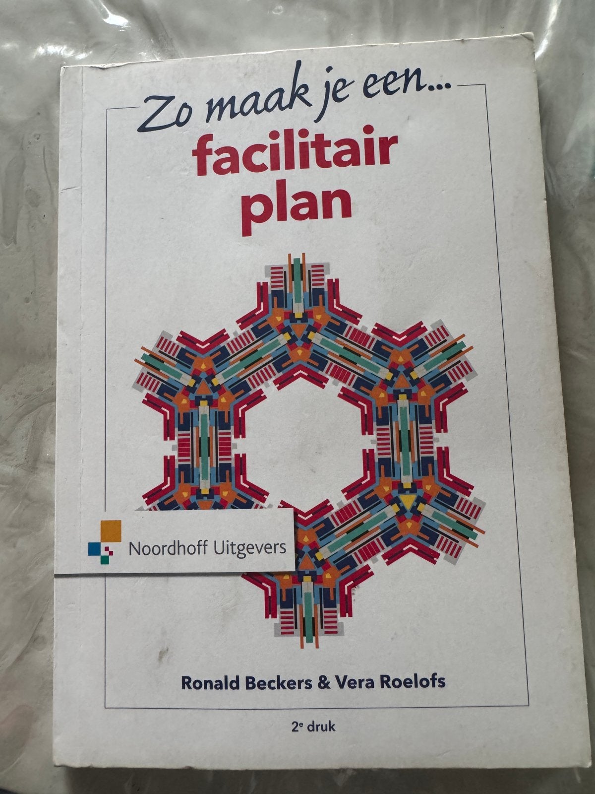 Zo maak je een facilitair plan - Ronald Beckers & Vera Roelo, Boeken, Ophalen of Verzenden, Gamma, Gelezen, HBO
