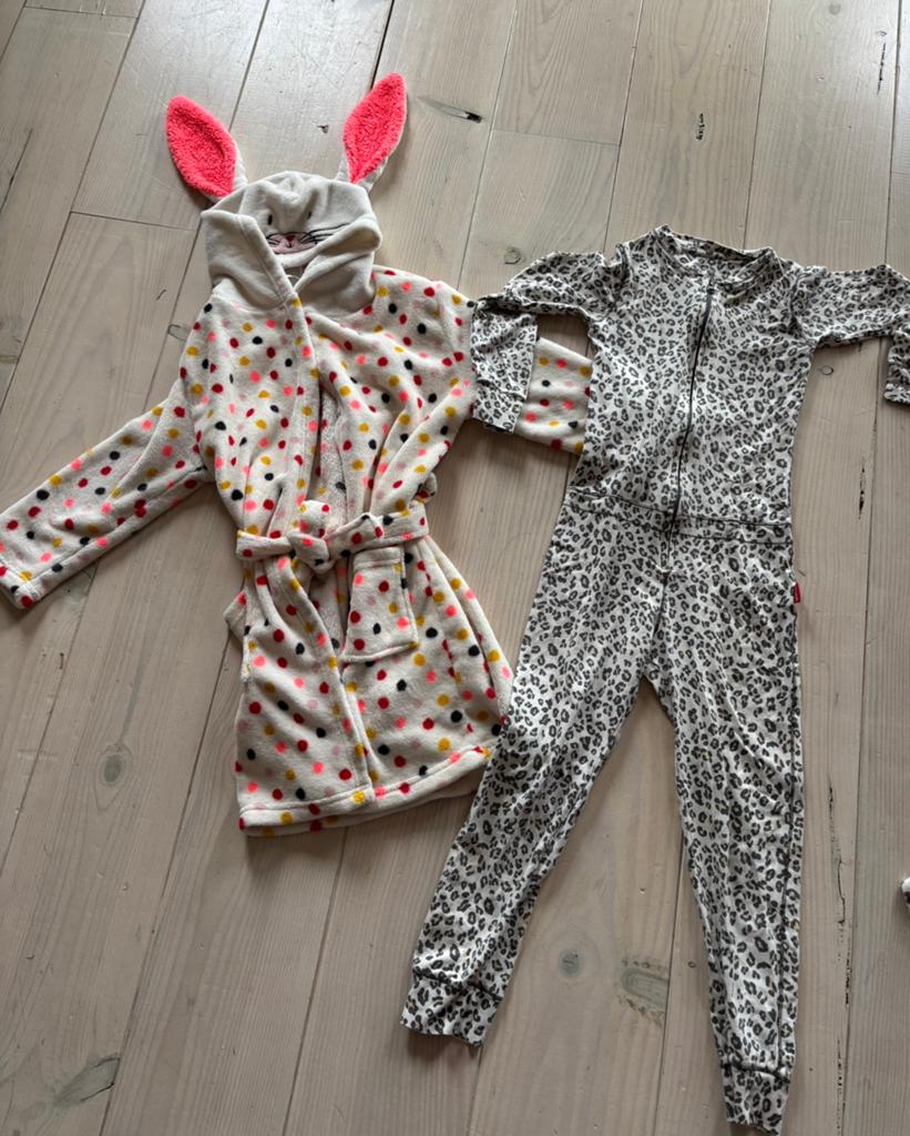 Badjas en onesie pyjama Hema Claesens’s, Ophalen of Verzenden, Zo goed als nieuw, Meisje, Nacht- of Onderkleding