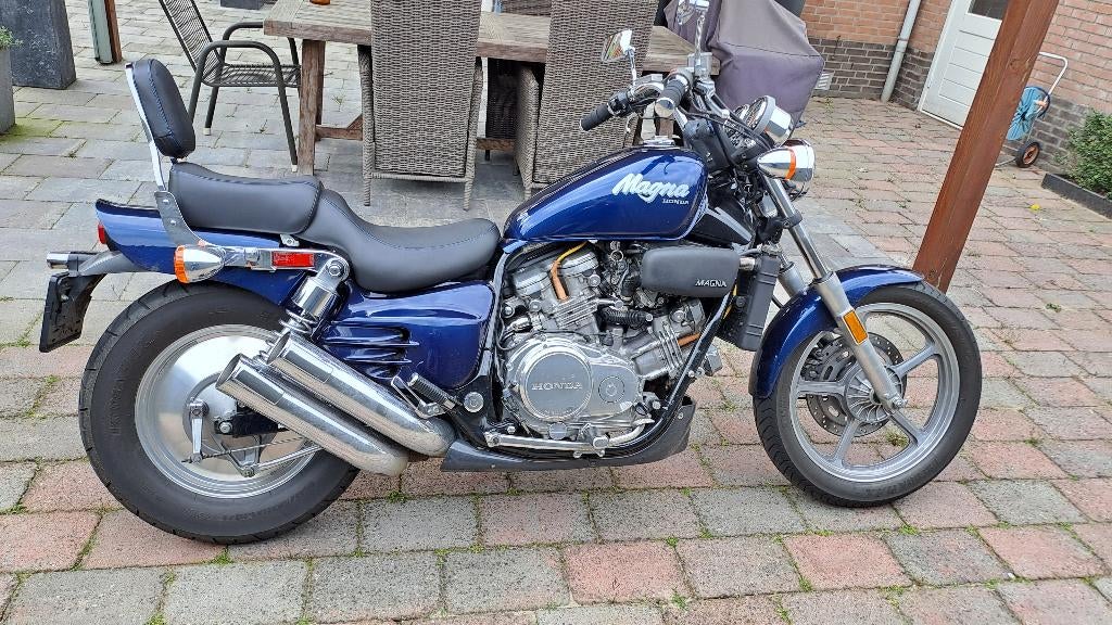 Super Magna VF700, Motoren, Cardan-aandrijving, 4 cilinders, Particulier, Meer dan 35 kW