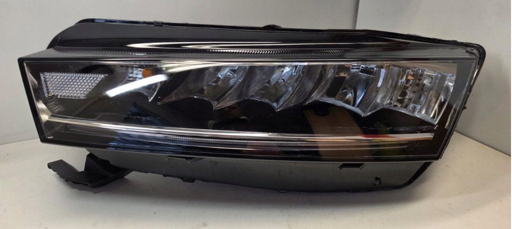 Skoda Octavia MK4 4  Full LED koplamp links 5E4941015, Niet ingevuld, Gebruikt, Niet ingevuld, Ophalen of Verzenden