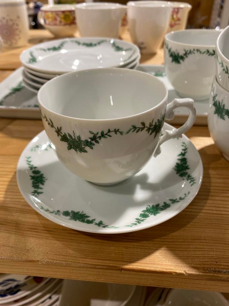 Kop en schotel met groen bloemmotief Fürstenberg porselein, Antiek en Kunst, Antiek | Servies los, Ophalen of Verzenden