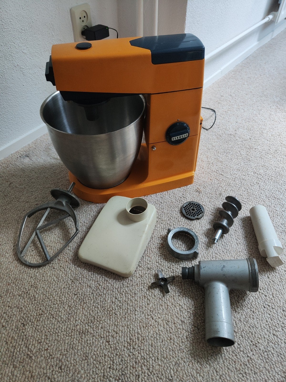 Kenwood Chef keukenmachine met vleesmolen en accessoires, 4 liter of meer, Ophalen of Verzenden, Gebruikt, 3 snelheden of meer