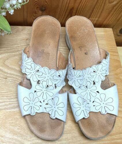 Leren slippers maat 42, Kleding | Dames, Slippers, Wit, Ophalen of Verzenden, Zo goed als nieuw
