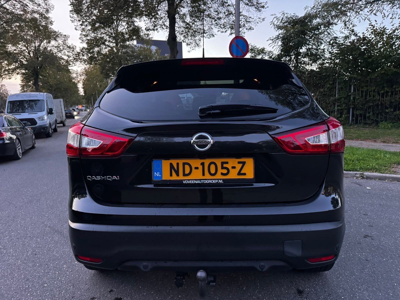 Nissan Qashqai 1.2 N-Vision|AUT|360•|PANO|HALFLEDER|STOELV, Auto's, Dealer onderhouden, Gebruikt, 4 cilinders, 116 pk