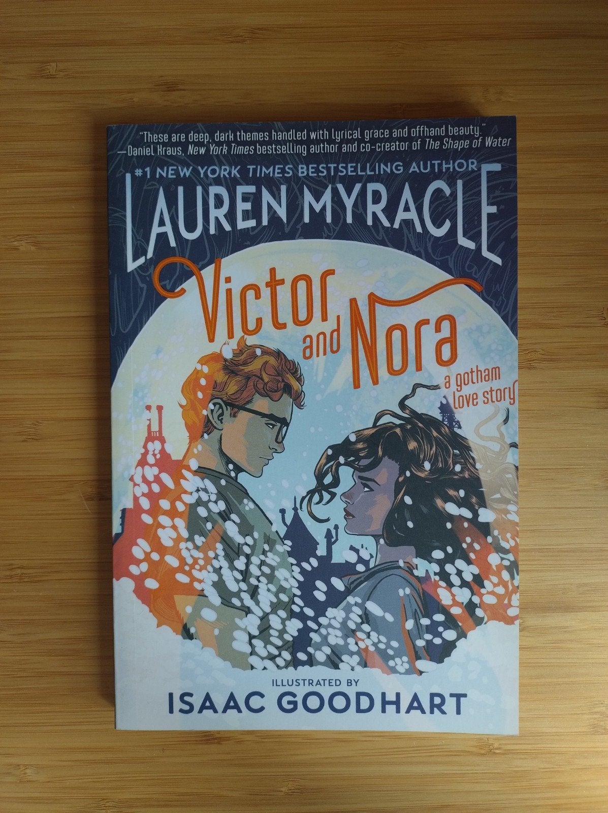 Graphic Novel: Victor and Nora, a Gotham love story, Eén stripboek, Lauren myracle, Ophalen of Verzenden, Zo goed als nieuw