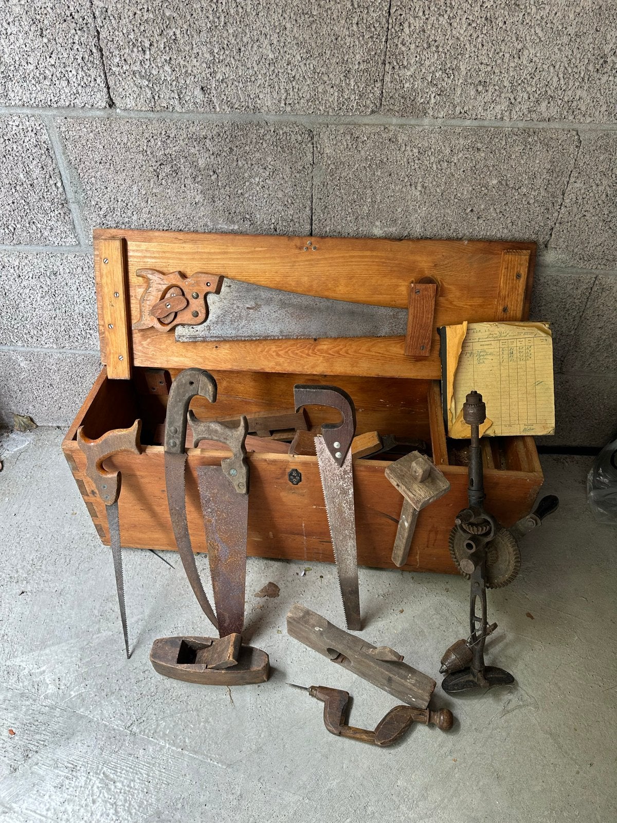 Vintage Gereedschapskist met Ouderwets Handgereedschap, Antiek en Kunst, Ophalen of Verzenden