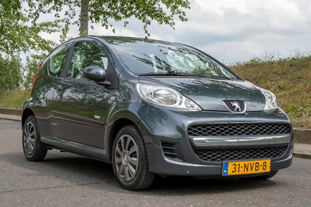 Peugeot 107 1.0 3DR 2010 Airco | APK 03-2027 | Extra Velgen, Voorwielaandrijving, Stof, Zwart, 4 stoelen
