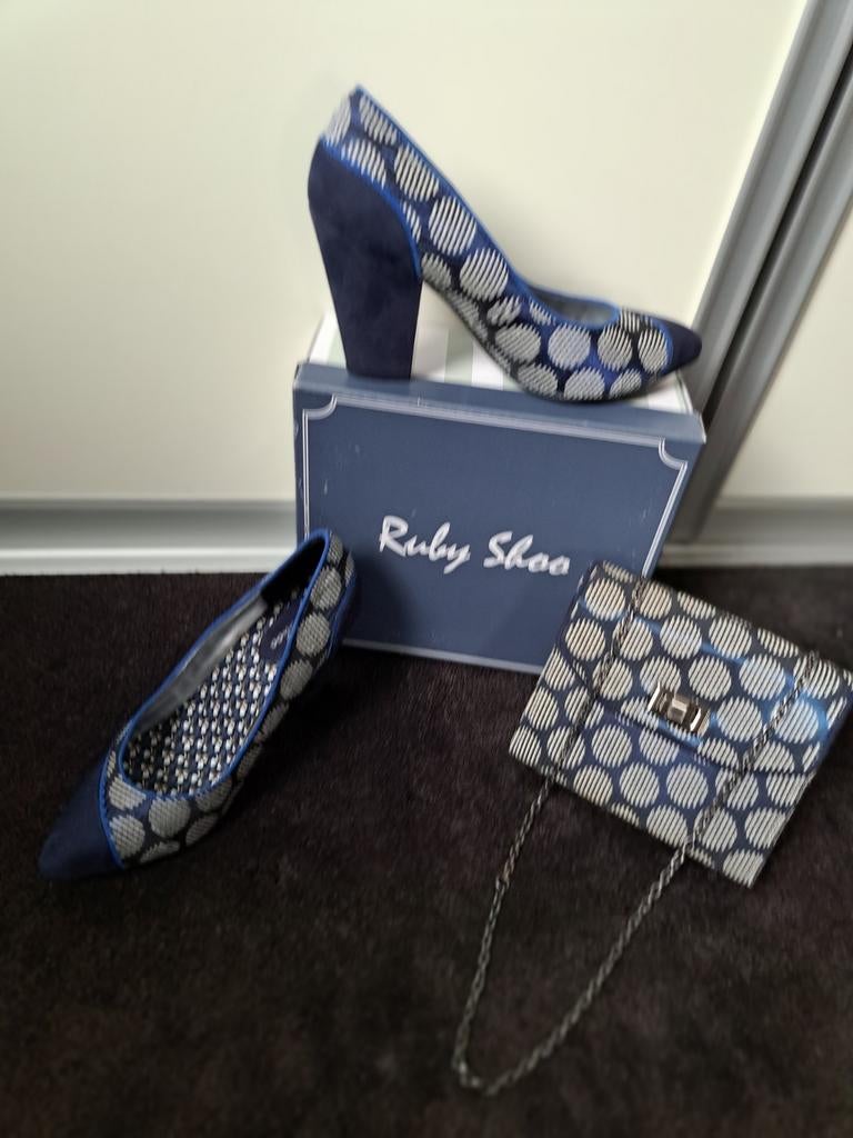 Ruby Shoo Pumps + Clutch - Nieuwstaat! Maat 41, Kleding | Dames, Schoenen, Ophalen of Verzenden