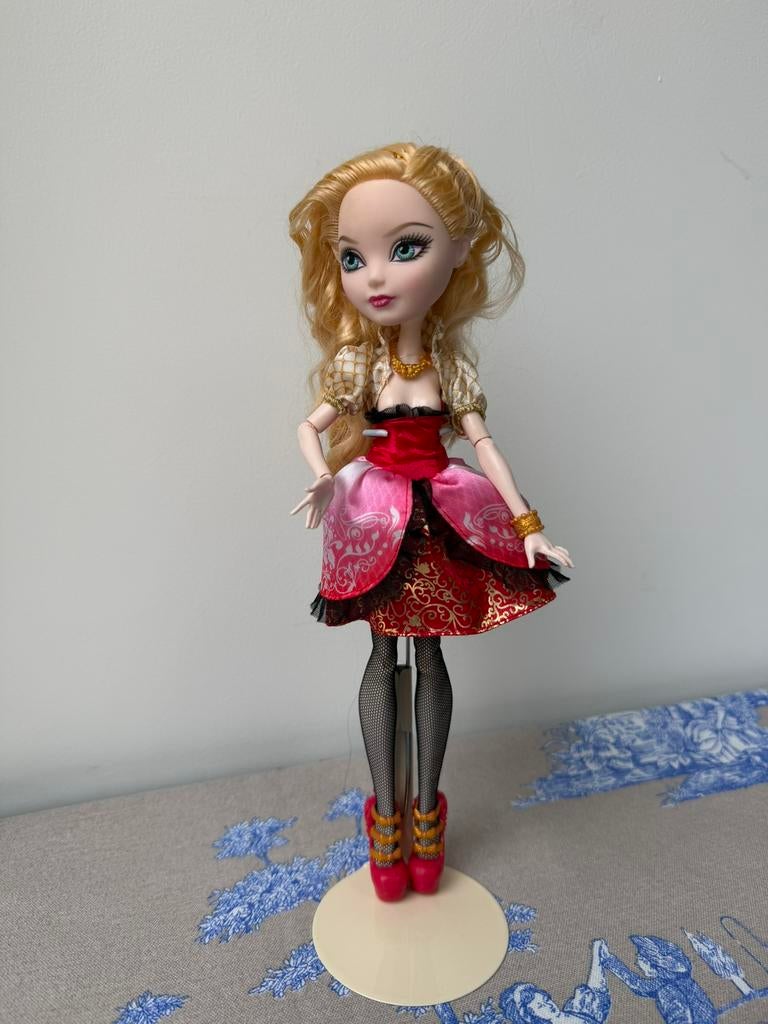 Ever After high Apple White G1 2012, Ophalen of Verzenden, Zo goed als nieuw, Pop