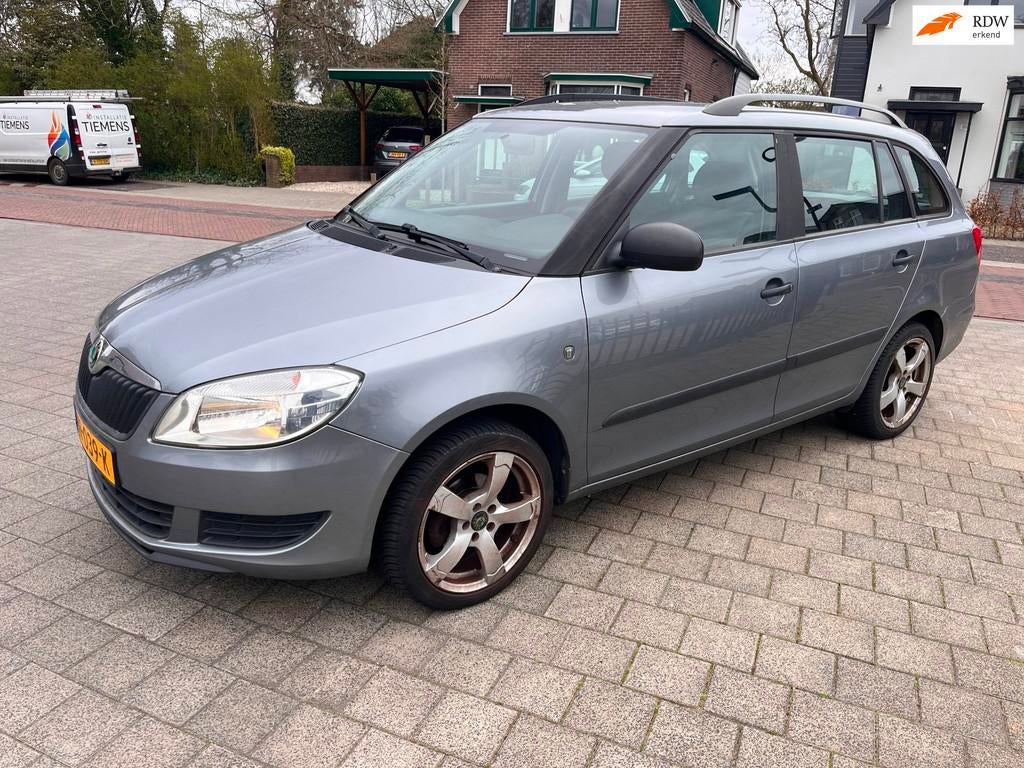 Skoda Fabia Combi 1.2 TSI Airco Isofix Trekhaak LM, Auto's, Skoda, Voorwielaandrijving, Euro 5, 4 cilinders, 1036 kg
