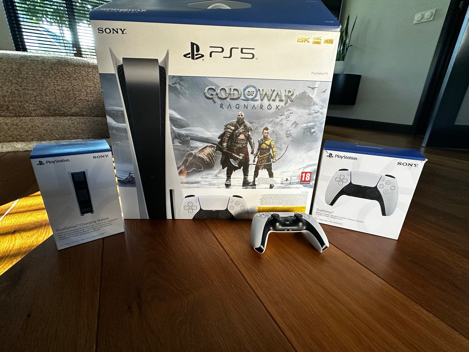 PlayStation 5 Disc Edition God of War Ragnarök Bundel + 3 Co, Spelcomputers en Games, Vanaf 18 jaar, Eén computer, Zo goed als nieuw