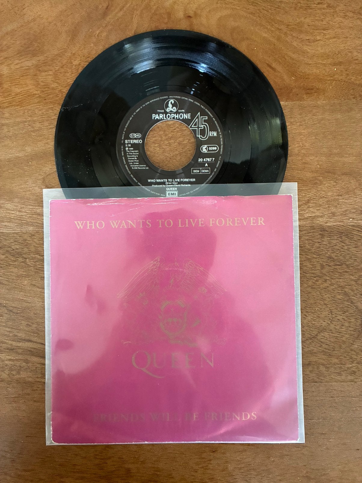 Queen - Who wants to live forever / Friends will be friends, Cd's en Dvd's, Vinyl Singles, Ophalen of Verzenden, 7 inch