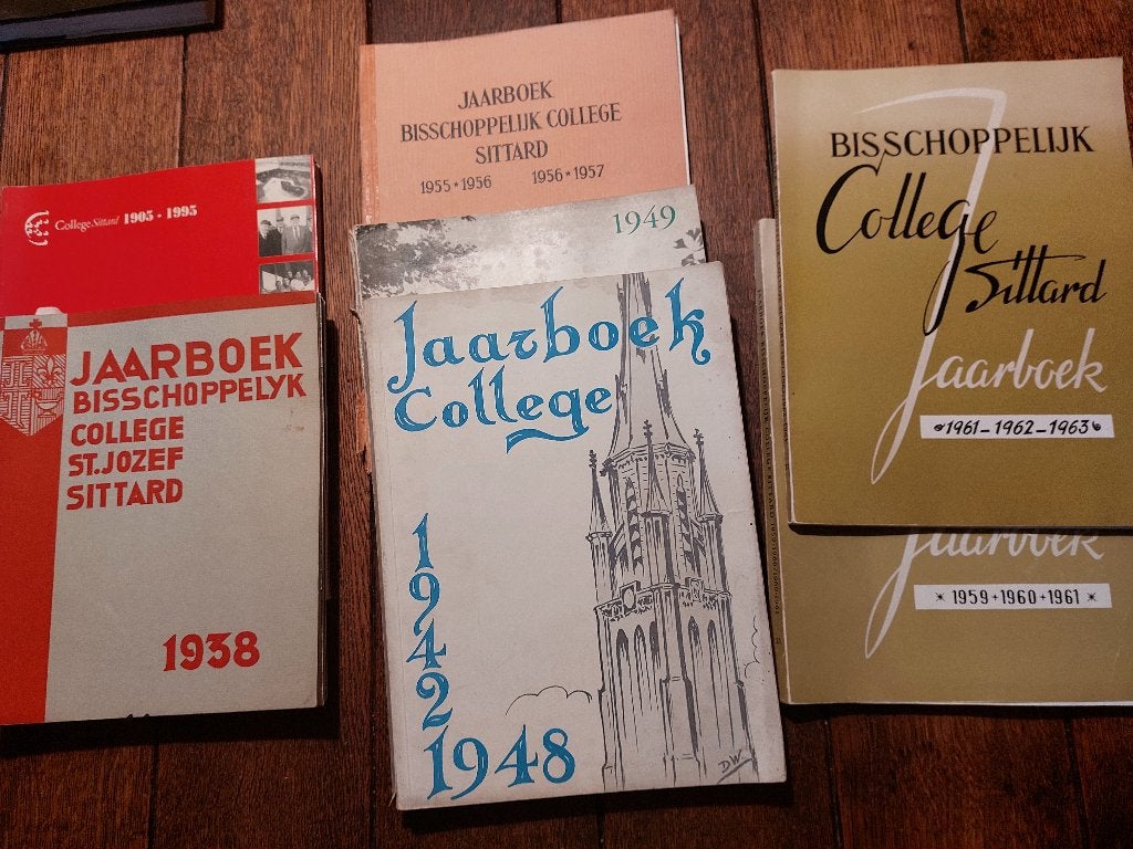 jaarboek College SITTARD - 1942/1948 + 1949 € 3,50, Boeken, Geschiedenis | Stad en Regio, Ophalen of Verzenden, Gelezen