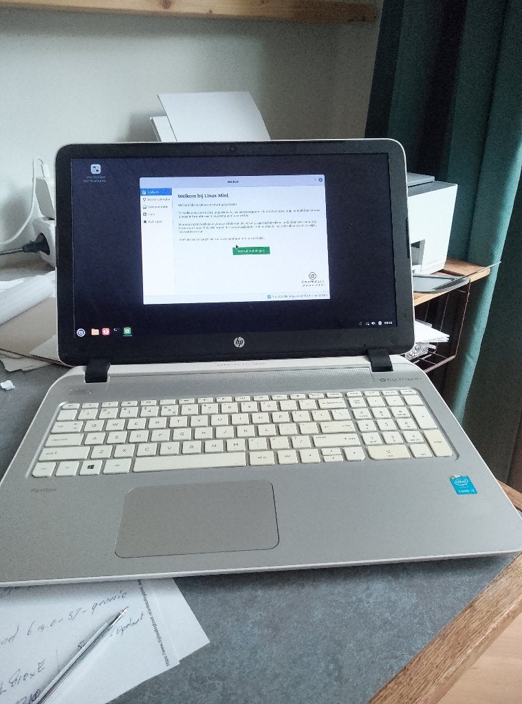 Witte HP laptop met Linux, Computers en Software, Ophalen, Hp, Gebruikt, 2 tot 3 Ghz