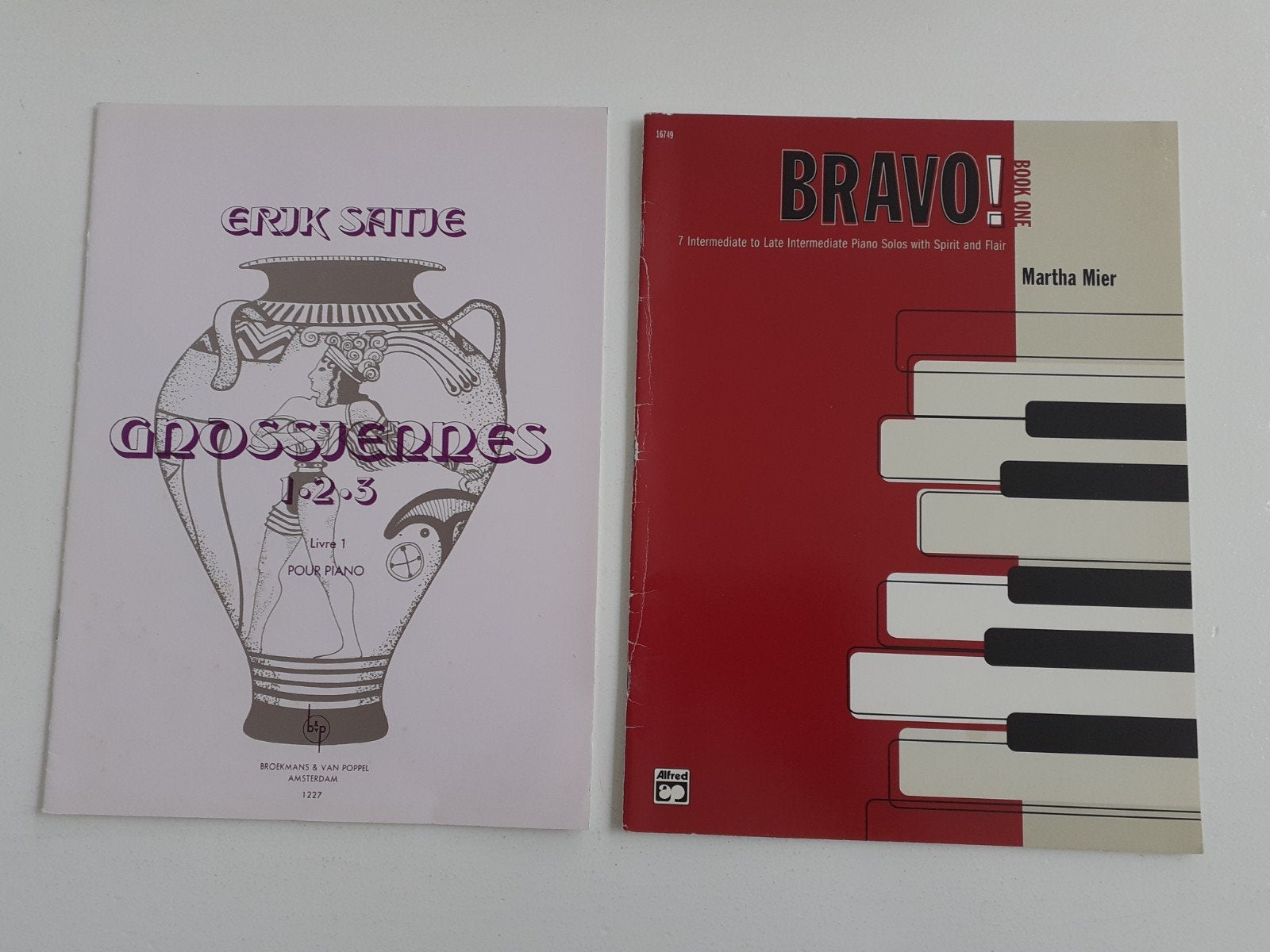 2 Pianoboeken: Erik Satie Gnossjennes 1,2,3 & Bravo! Martha, Gebruikt, Klassiek, Les of Cursus, Ophalen of Verzenden