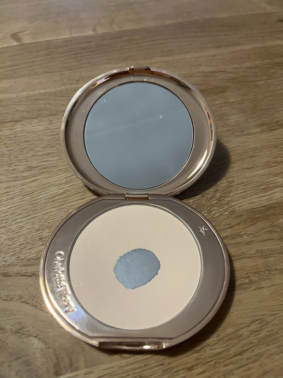 Charlotte Tilbury Airbrush Flawless Finish Poeder, Gebruikt, Overige kleuren, Gehele gezicht, Ophalen of Verzenden