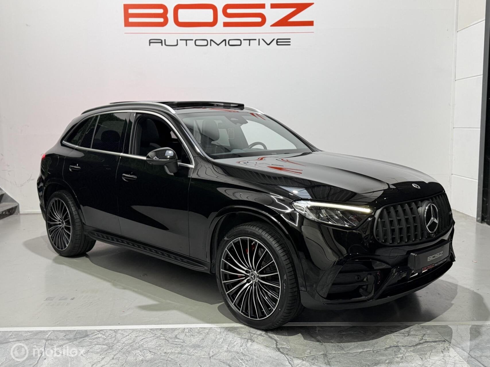 Mercedes GLC-klasse 300e 4MATIC AMG Line PANO 360 BUR MEMORY, Auto's, Automaat, Dealer onderhouden, Zwart, Leder en Stof