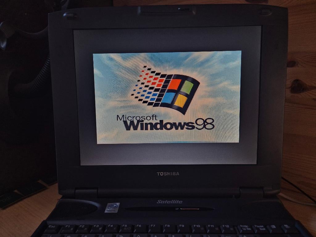 > 25 jaar oude Toshiba laptops, Computers en Software, Windows Laptops, Gebruikt, HDD, Minder dan 4 GB, Ophalen of Verzenden