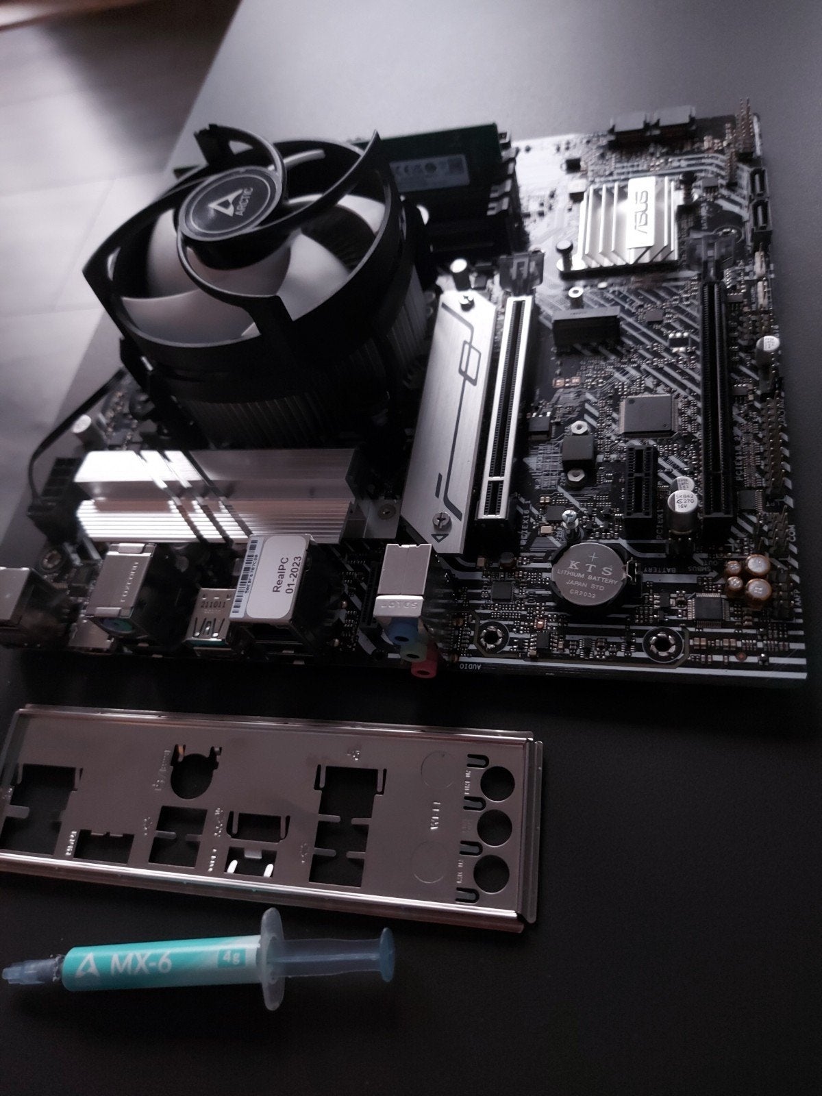 set: Asus B560-M/i3 10105/8GB DDR4/backplate/arctic koelerl, DDR4, Ophalen of Verzenden, Zo goed als nieuw, Micro-ATX
