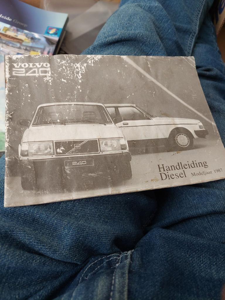 Volvo 240 Diesel Handleiding Modeljaar 1987, Boeken, Auto's | Boeken, Ophalen of Verzenden, Gelezen, Volvo