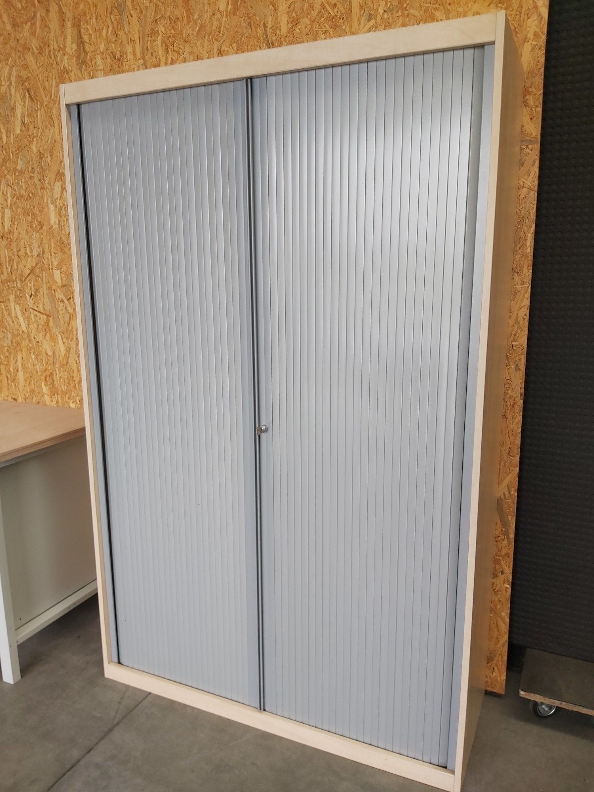 Hele mooie nette archiefkast, 100 tot 150 cm, Meerdere deuren, Zo goed als nieuw, 150 tot 200 cm
