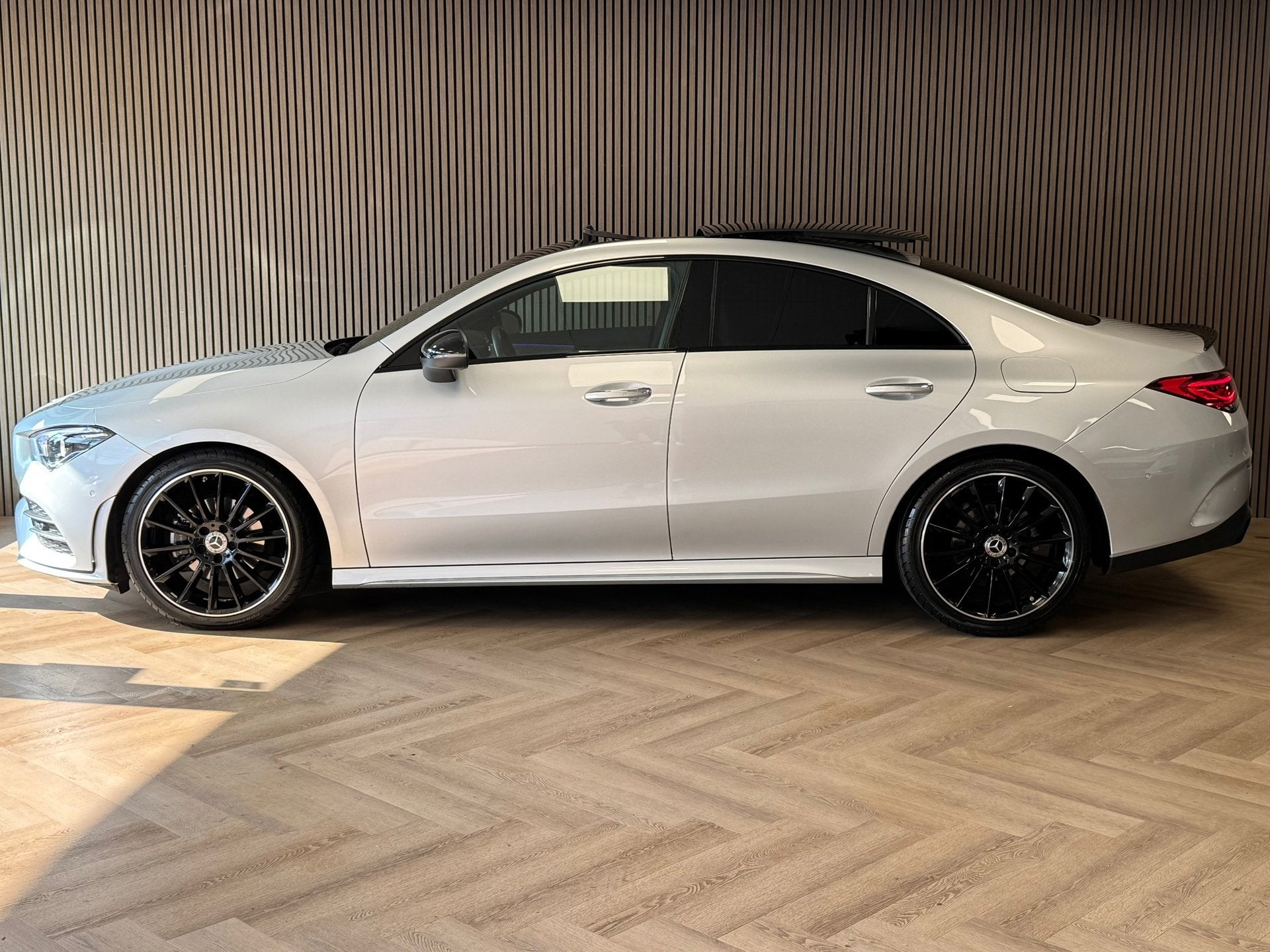 Mercedes-Benz CLA-klasse 180 Premium Plus AUT. PANORAMADAK S, Auto's, CLA, Gebruikt, Euro 6, 4 cilinders