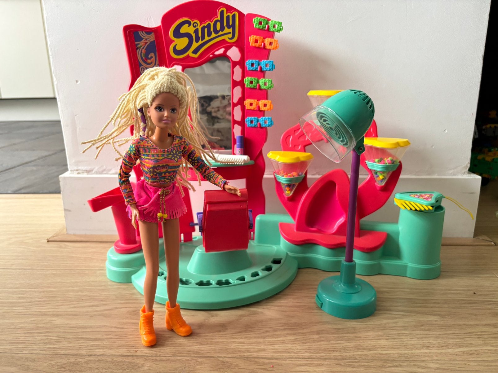 Barbie - Sindy haarsalon, incl orginele pop en accessoires, Ophalen of Verzenden, Gebruikt, Barbie