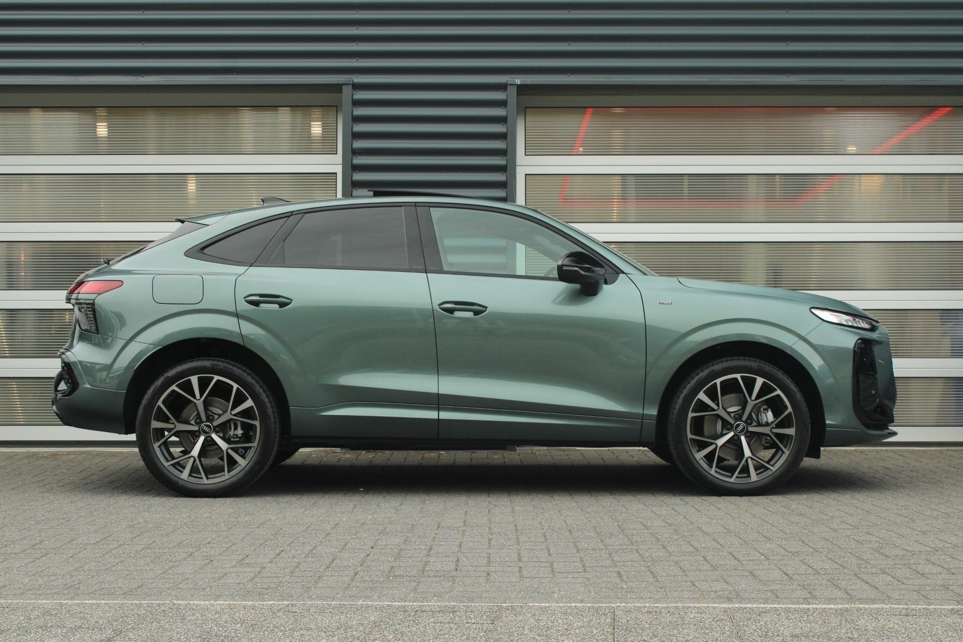Audi Q3 Sportback 1.5 272pk e-hybrid S edition | Trekhaak Pa, Auto's, Audi, 12 maanden, 1800 kg, 1498 cc, 4 cilinders