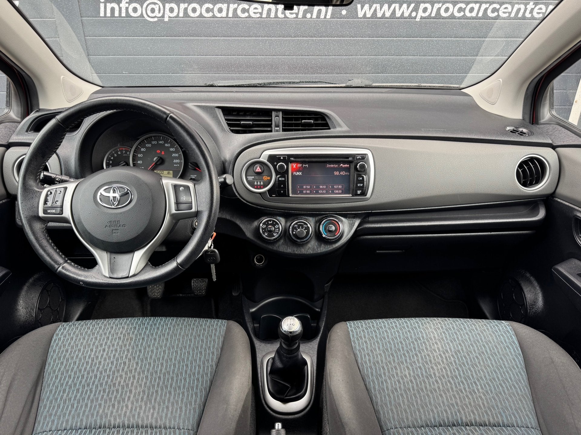 Toyota Yaris 1.0 VVT-i Aspiration AIRCO | CAM | EL.RAMEN | N, Euro 5, Stof, 750 kg, Bedrijf