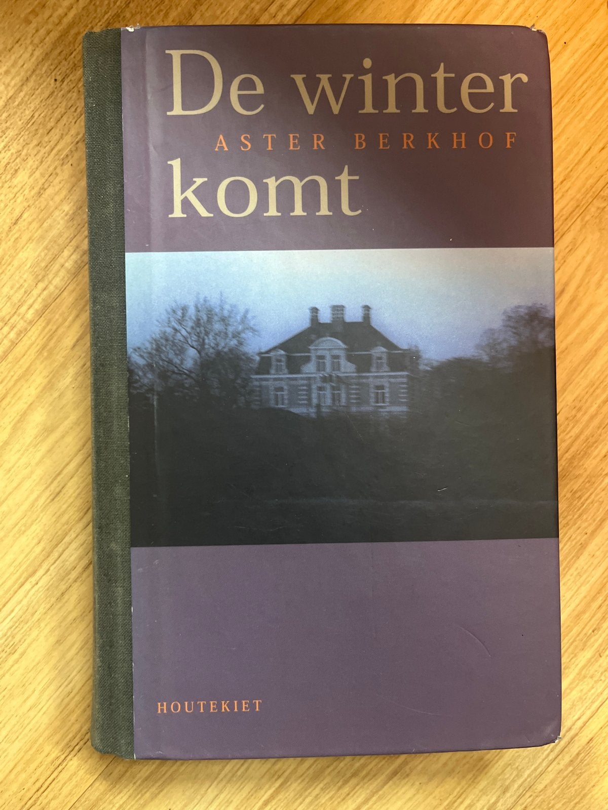 De Winter Komt - Aster Berkhof (Houtekiet), Ophalen of Verzenden, Gelezen, Nederland