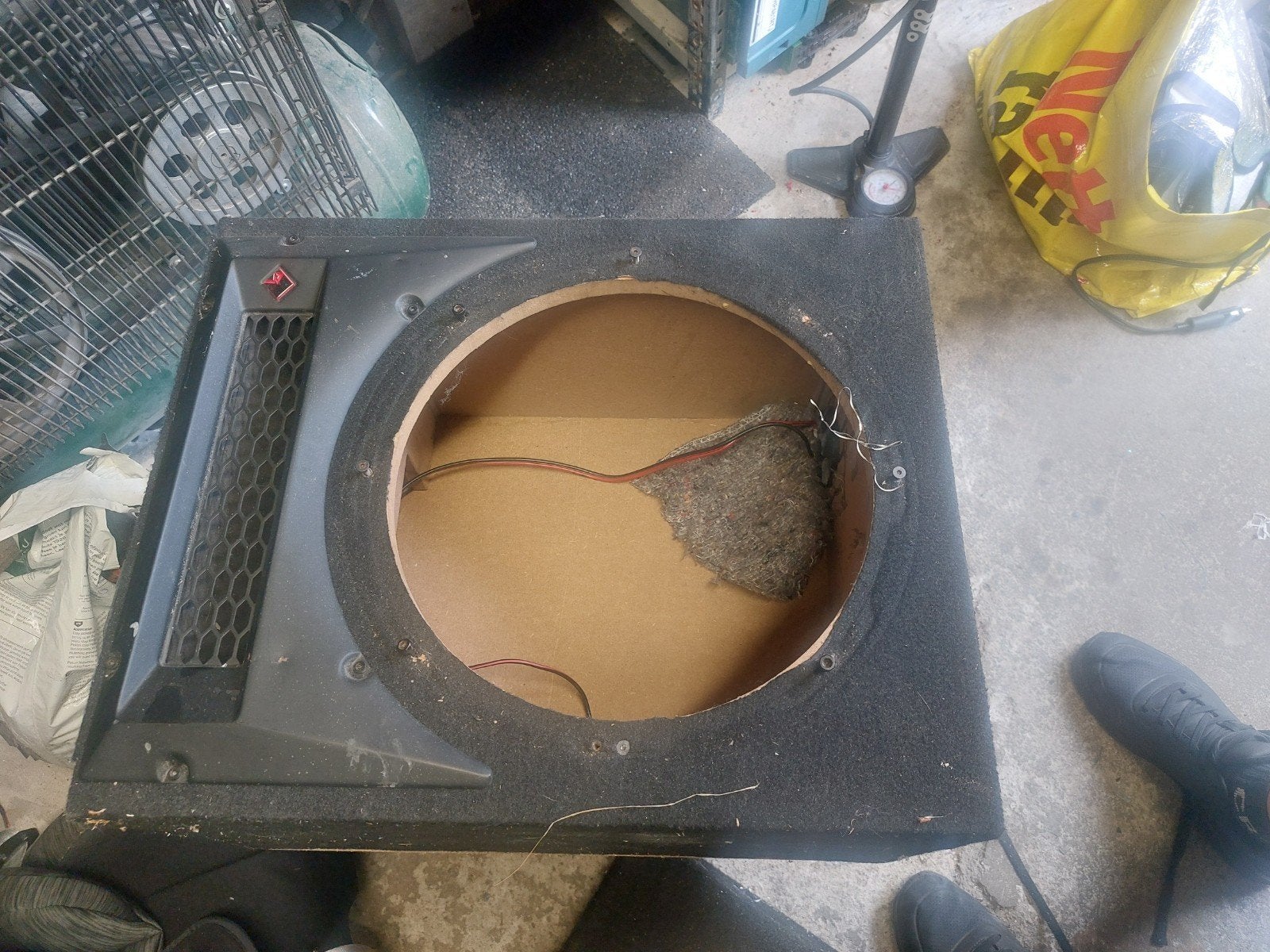 Rockford kist 12 inch, Ophalen