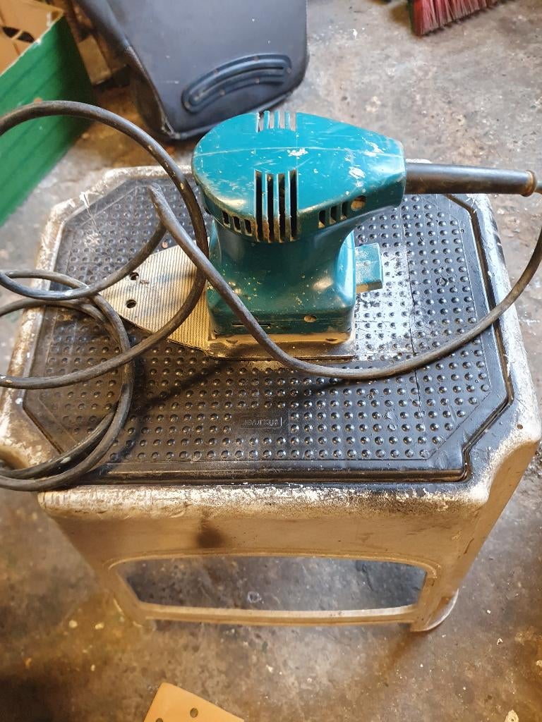 makita schuurmachine, Doe-het-zelf en Verbouw, Ophalen, Gebruikt, Minder dan 600 watt, Vlakschuurmachine