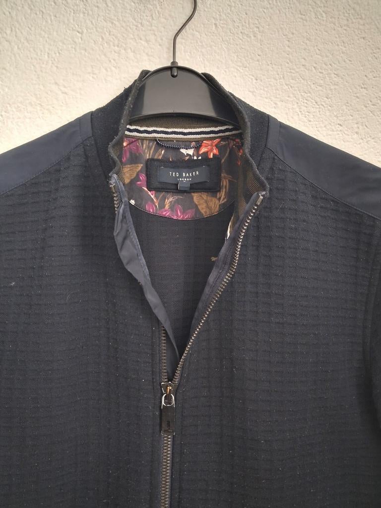 Ted Baker Bomberjack - Donkerblauw met textuur, Kleding | Heren, Maat 52/54 (L), Ted Baker, Blauw, Ophalen of Verzenden