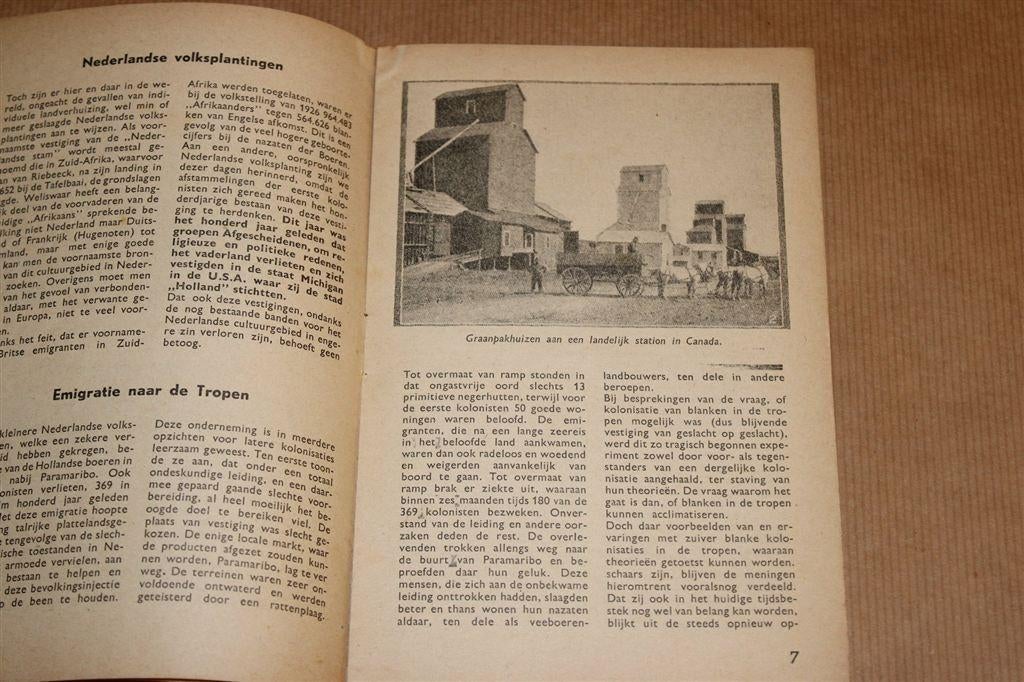 Emigratie [1947] — Vintage Boekje over Naoorlogse Vertrek, Ophalen of Verzenden, Gelezen