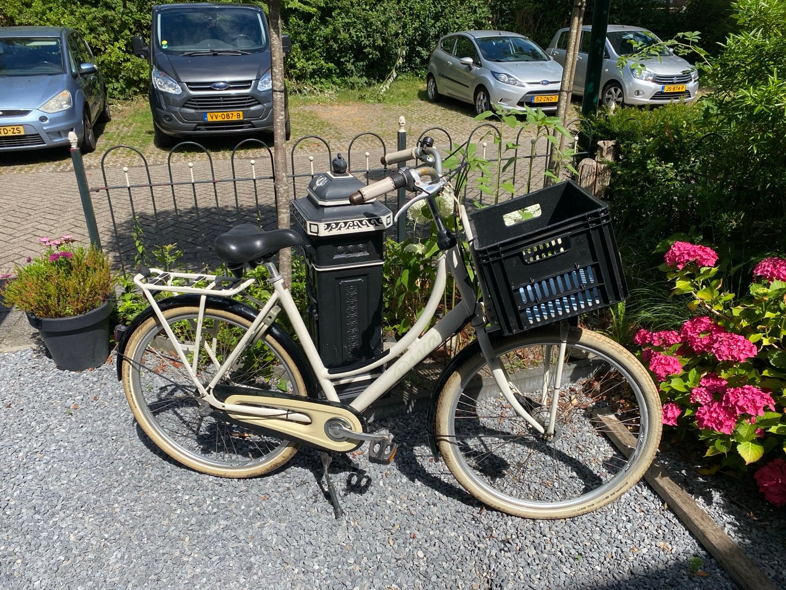 Damesfiets met voordrager en krat - Crème/Wit, Fietsen en Brommers, Gebruikt, Velgrem, Versnellingen, 50 tot 53 cm