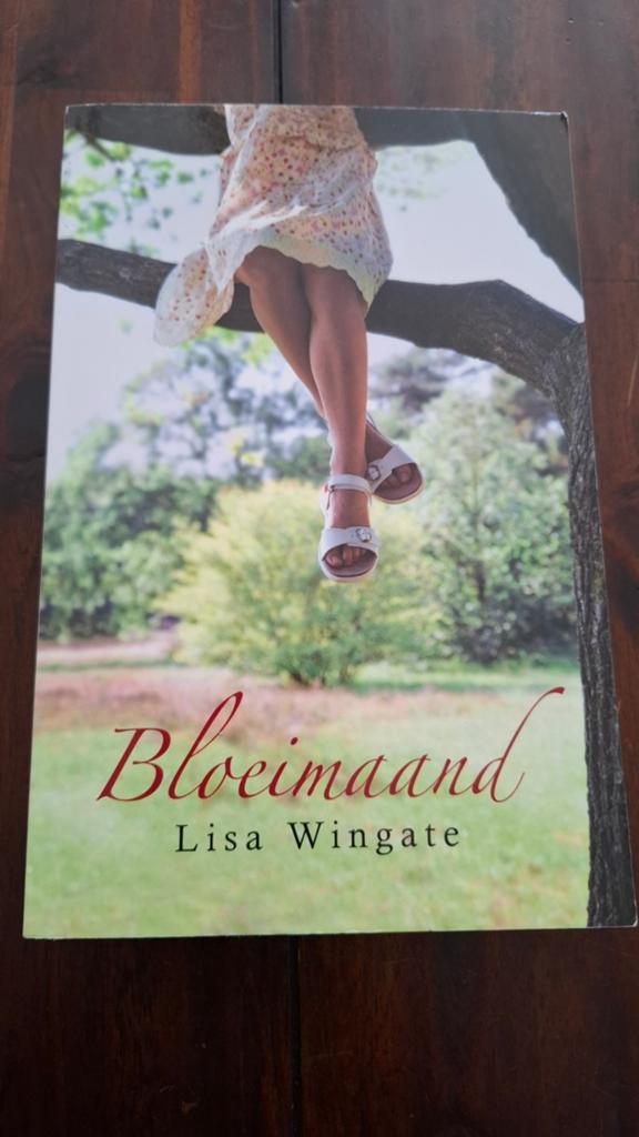 L. Wingate - Bloeimaand, Boeken, Literatuur, Zo goed als nieuw, Ophalen of Verzenden
