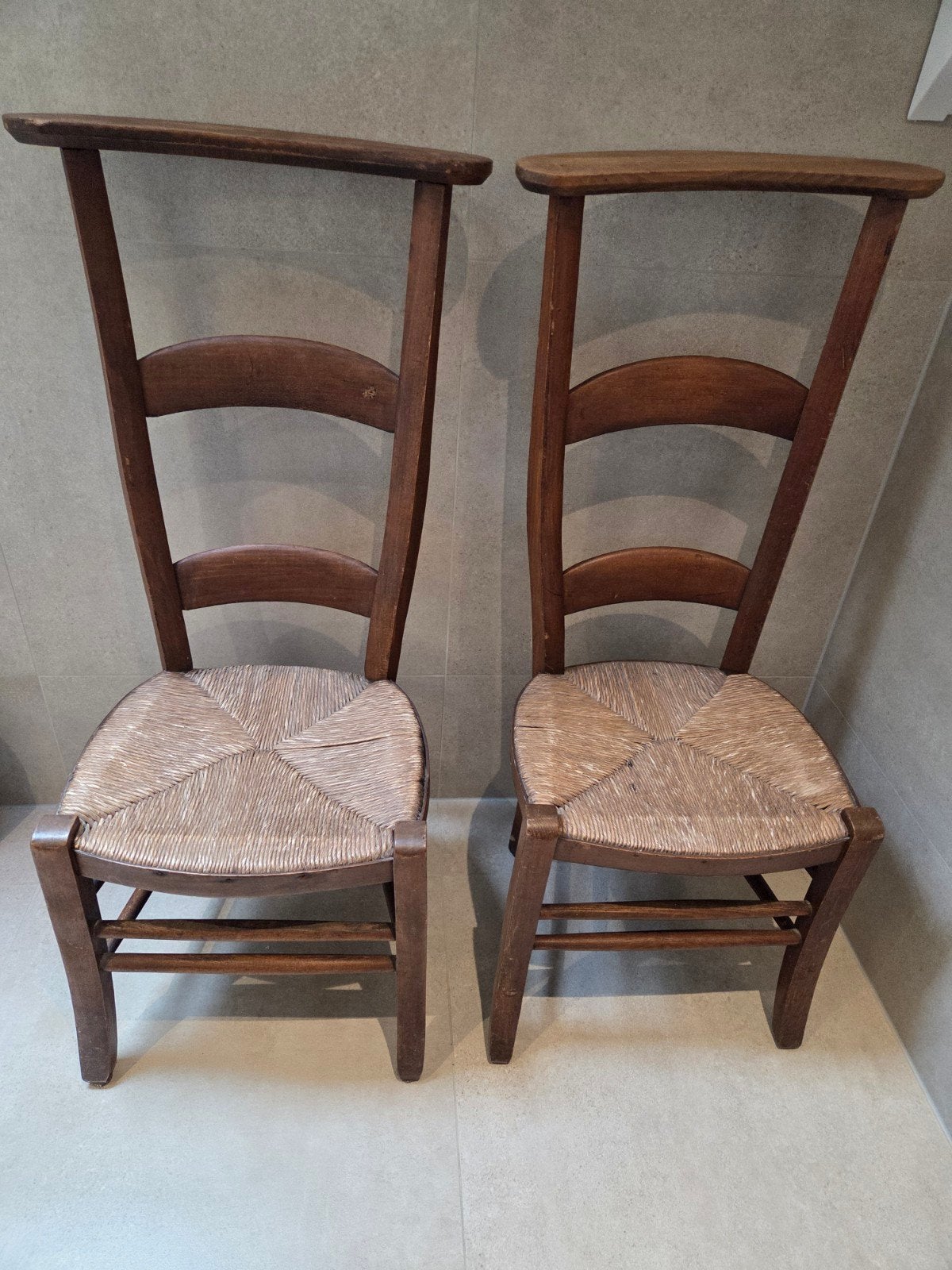 Set van 2 antieke bidstoelen met biezen zitting, Ophalen