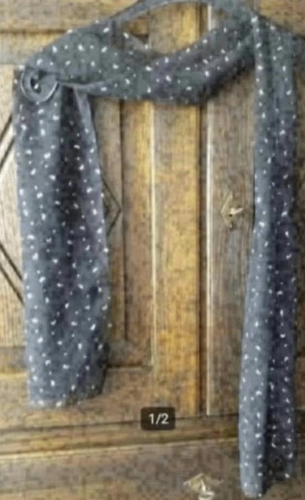 Zwarte sjaal, shawl, das zilverkleurige details; 149 * 34,5, Ophalen of Verzenden, Zo goed als nieuw, Maat 38/40 (M), Sjaal