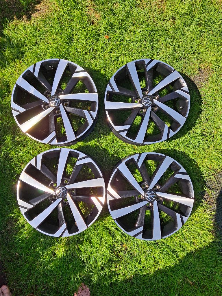 VW Velgen 16 inch zwart en grijs, Auto-onderdelen, Banden en Velgen, Ophalen, Overige, Gebruikt, Velg(en)