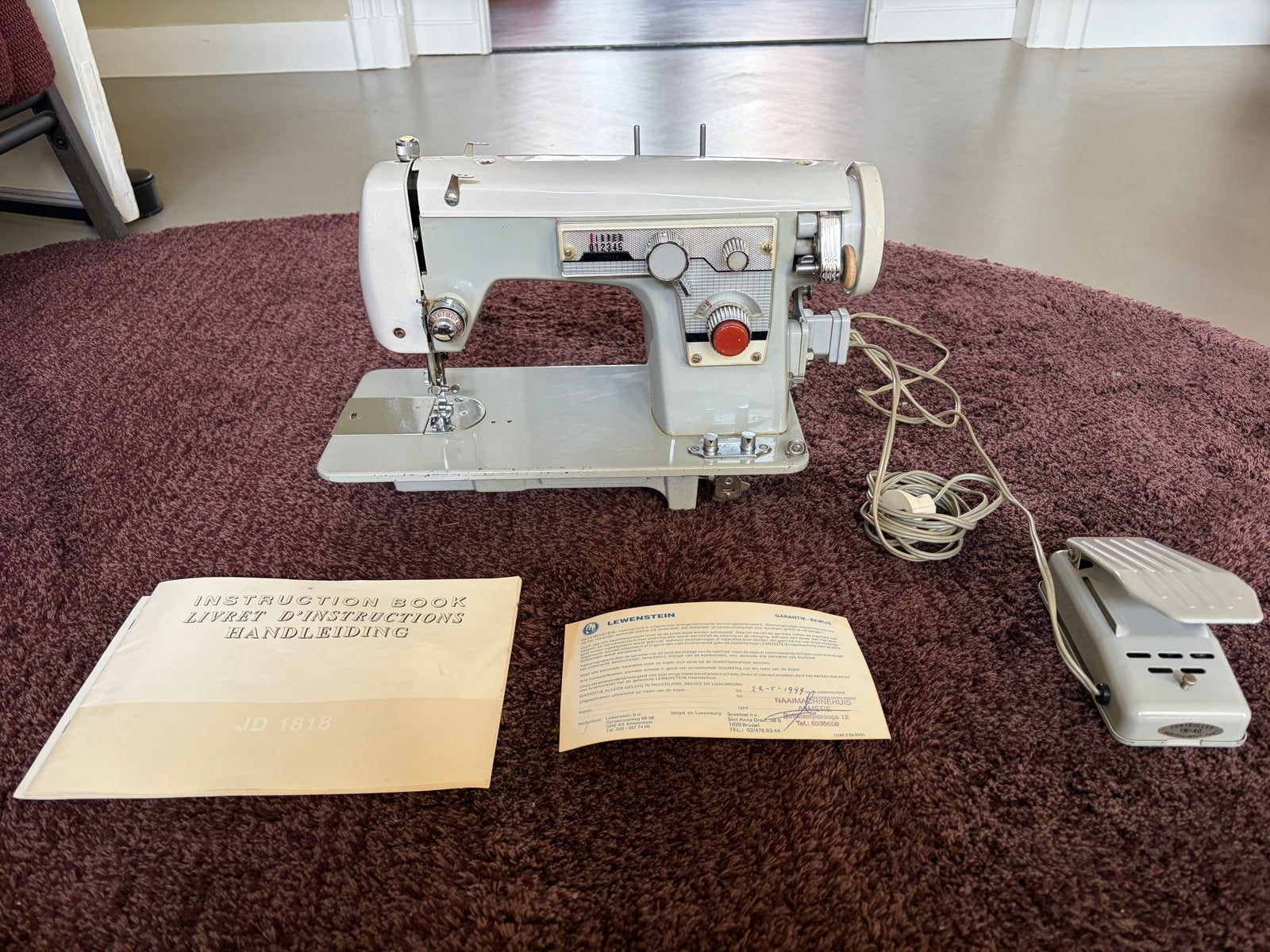 Prachtige ouderwetse Lewenstein naaimachine met pedaal, Ophalen