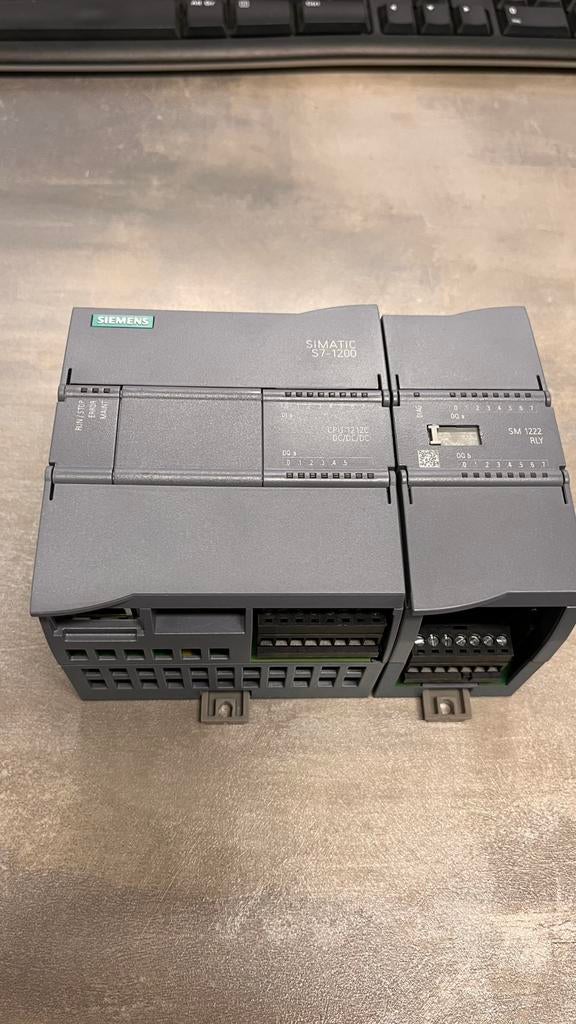 Siemens SIMATIC PLC  S7-1200 / SM 1222 RLY, Ophalen, Zo goed als nieuw, Onbekend
