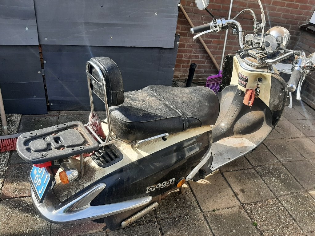 Te koop scooter agm retro, Fietsen en Brommers, Gebruikt, Benzine, Ophalen, Overige merken