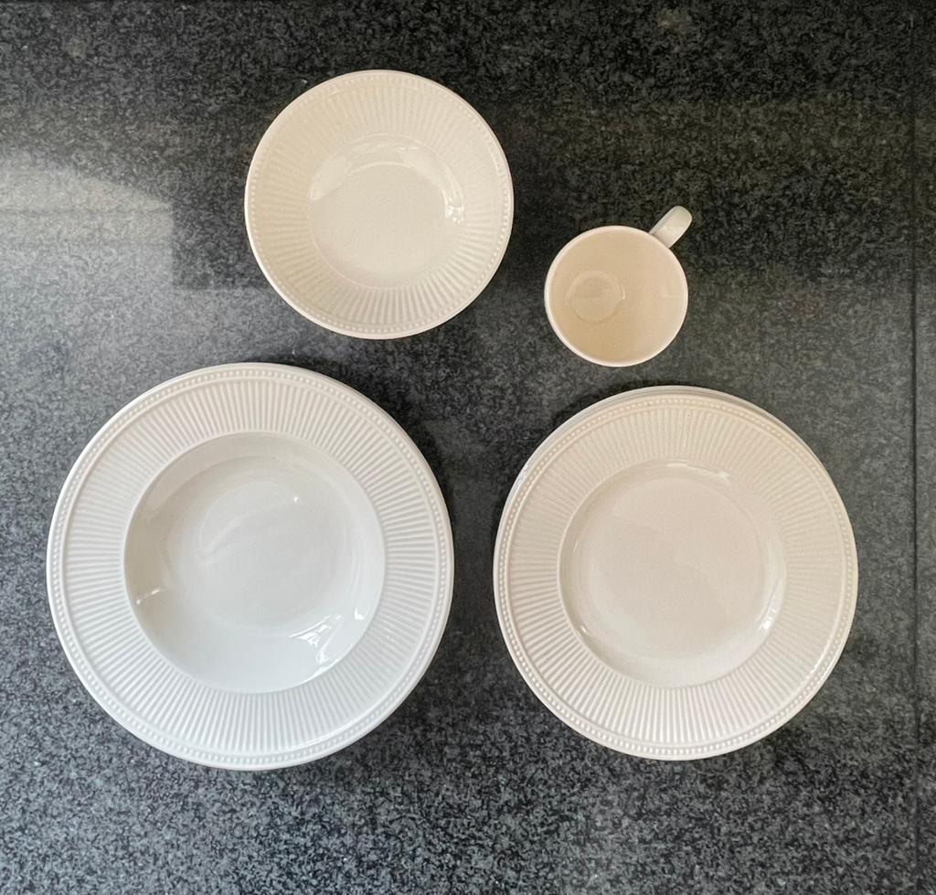 Wedgwood windsor, Ophalen of Verzenden, Zo goed als nieuw, Bord(en), Wedgwood