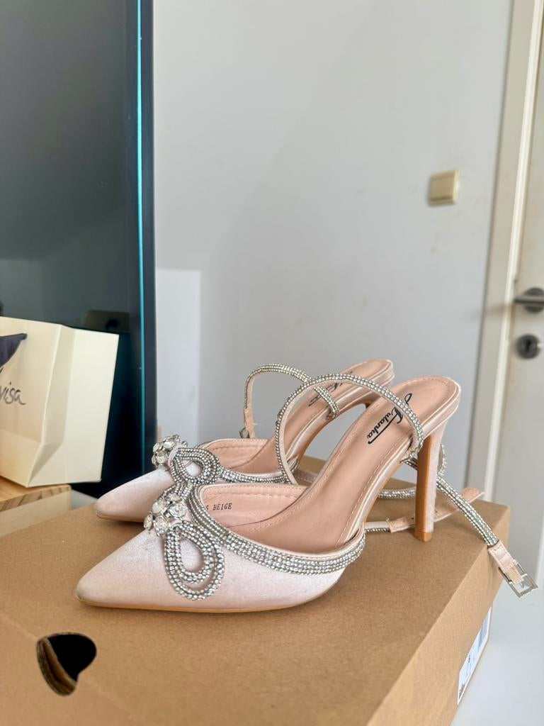 MULANKA hakken met strass details, Kleding | Dames, Schoenen, Gedragen, Pumps, Beige, Ophalen of Verzenden