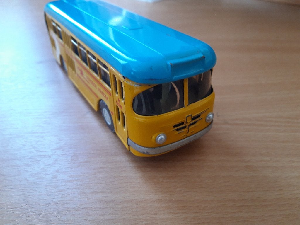 blikken bus Büssing geel met blauw dak - Tjechoslowakije, Ophalen of Verzenden, Gebruikt, Bus of Vrachtwagen, Overige merken