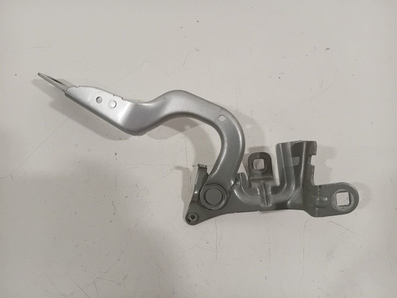 Motorkapscharnier rechts Renault Captur, Auto-onderdelen, Onderdelen@venauto.nl, Van der Ven Autorecycling B.V., Gebruikt, Ettenseweg 76, 4706 PB Roosendaal, The Netherlands