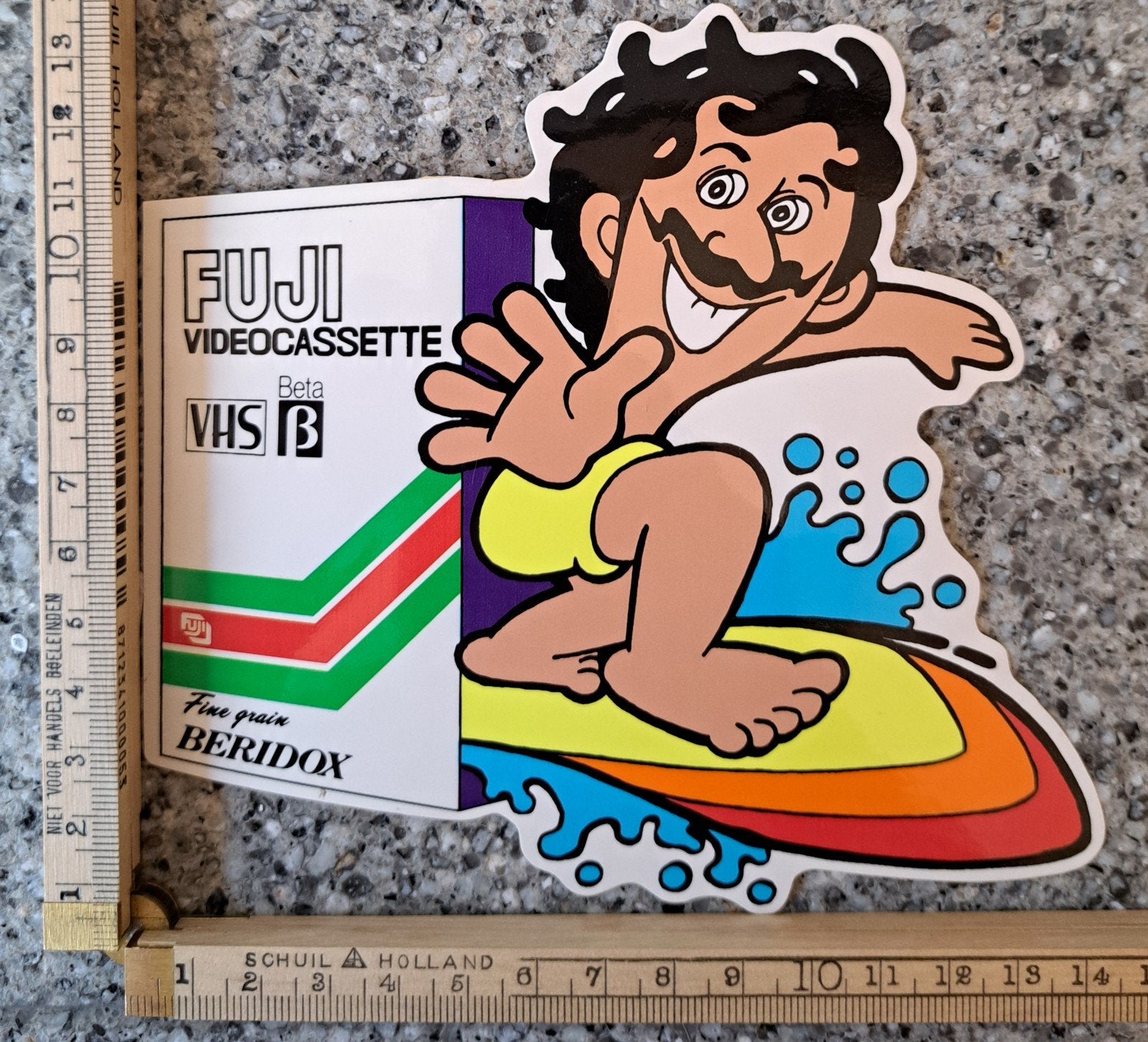 Vintage sticker Fuji videocassettes surfer retro strip, Ophalen of Verzenden, Zo goed als nieuw