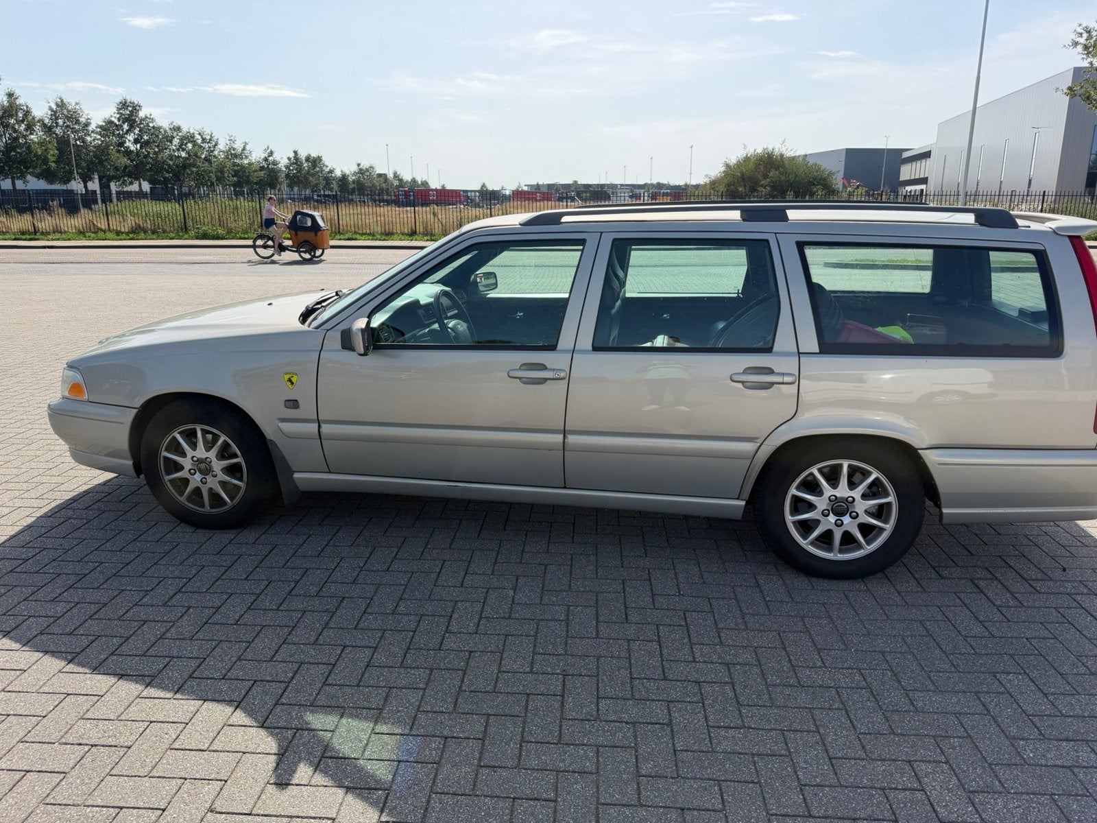 Volvo V70 2.4 170PK AUT 2000 Beige, Auto's, Beige, 2435 cc, 1600 kg, 170 pk