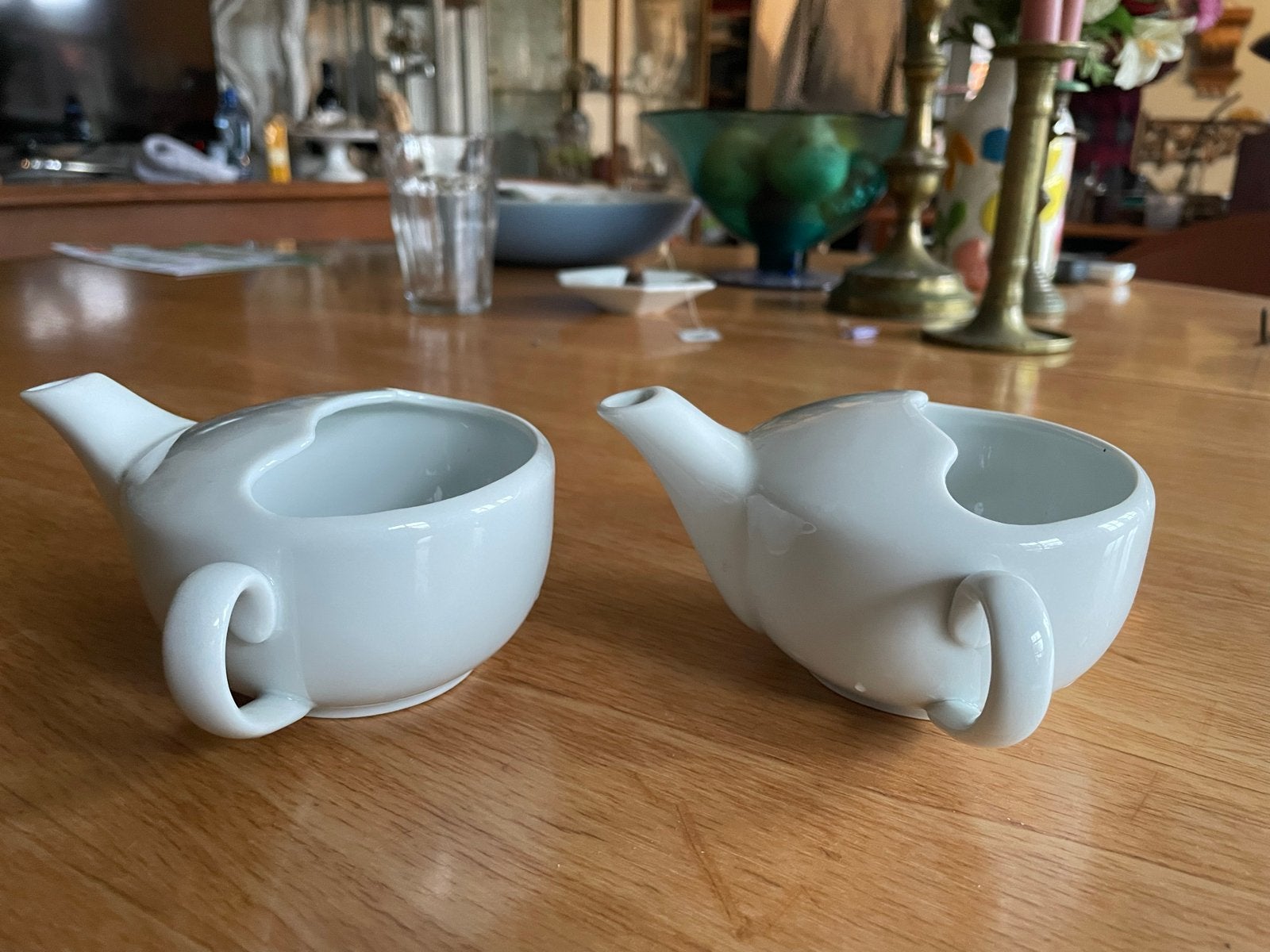 Set van 2 vintage witte tuitbekers uit de jaren '50, Ophalen